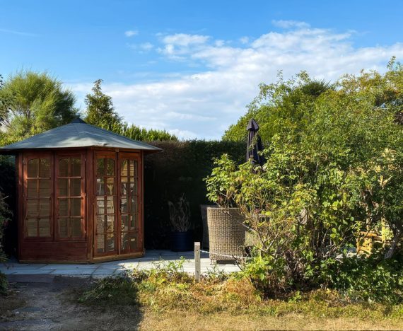 Vanatge-250-traditionla-summerhouse