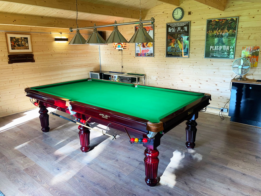 Garden game room log cabin
