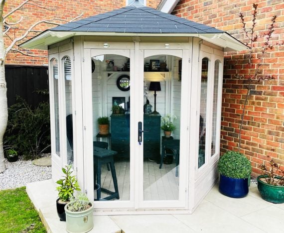 vantage-250-modern-summerhouse