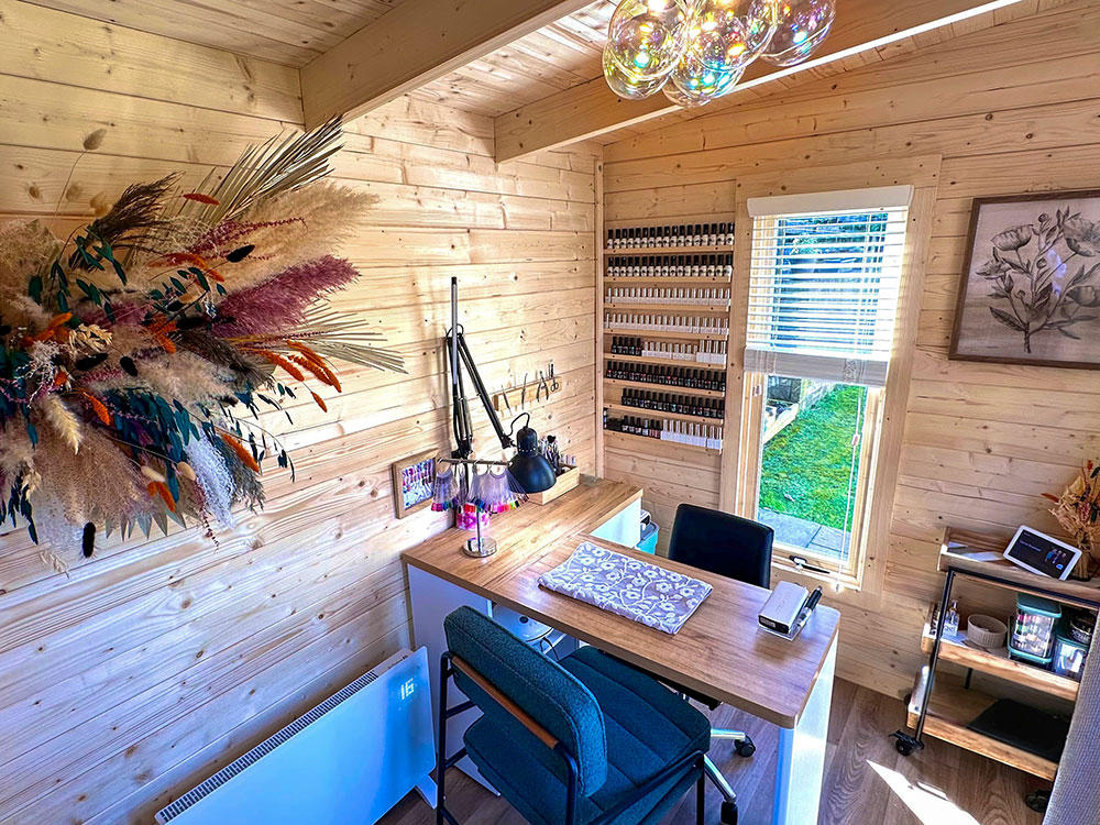 Garden Salon log cabin