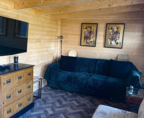 evilamy-log-cabin-interior-7.5x3