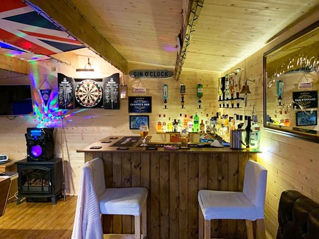 Cocktail Bar Log Cabin 