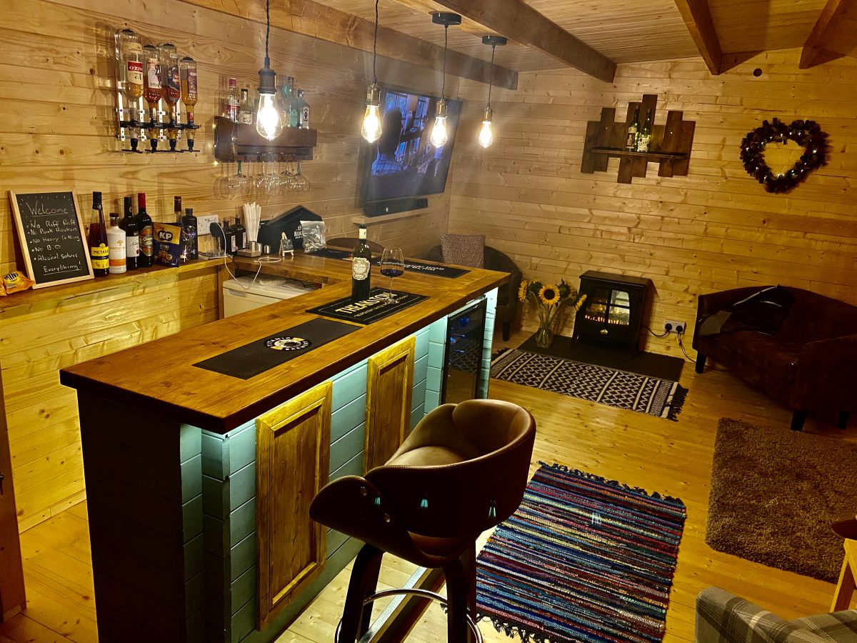 Tips and advice for the summer - Log Cabin bar combines the best of both worlds