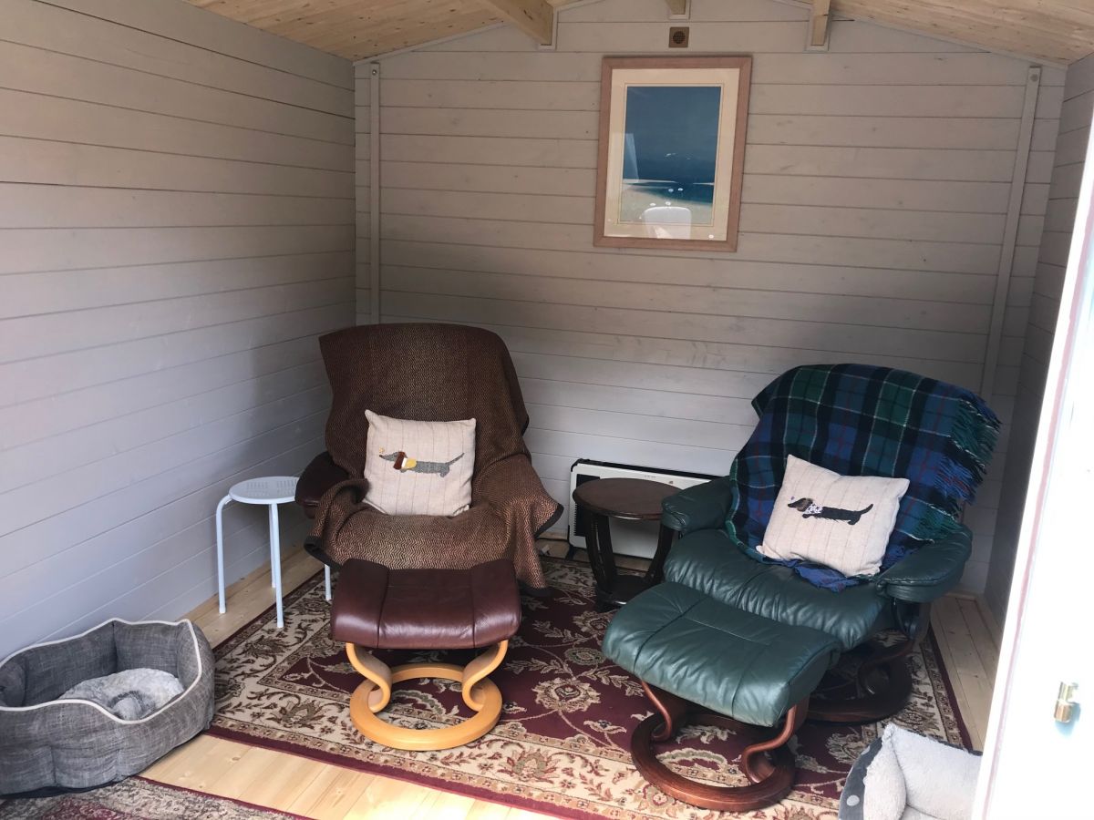 Log Cabin Style Summerhouse Garden Lounge