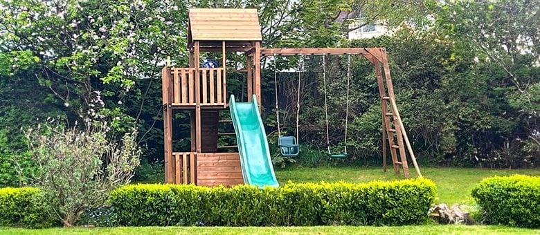 Features-of-a-Dunster-House-Climbing-Frame