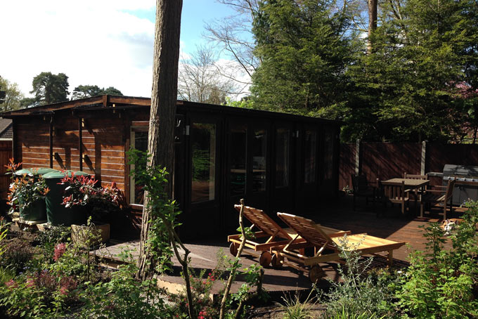 garden log cabin exterior