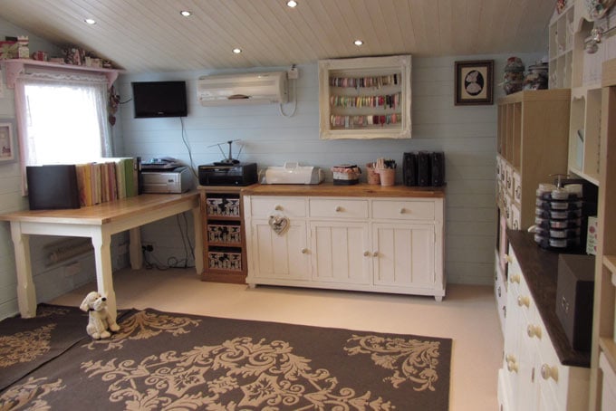 severn log cabin interior ideas - craft room