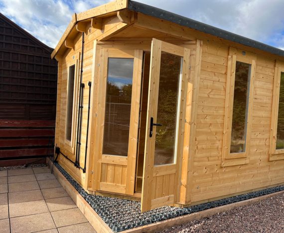 Daftbadger-sidestore-log-cabin-3.0m-x-6.5m