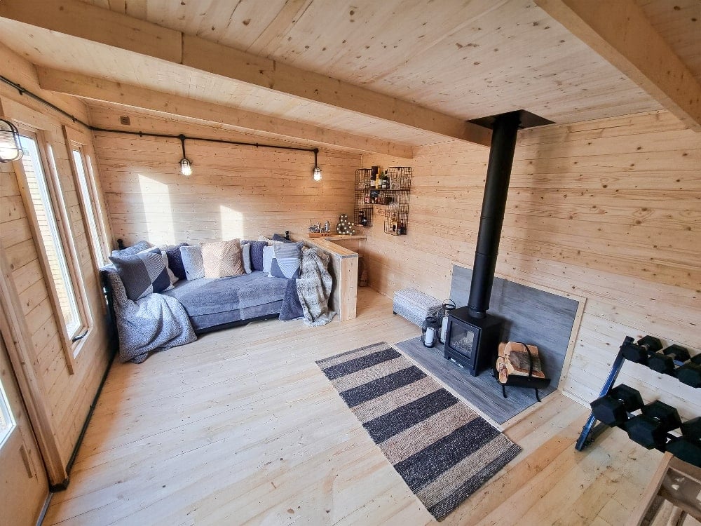 Log-cabin-lounges