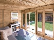 RagePanda Summerhouse Interior